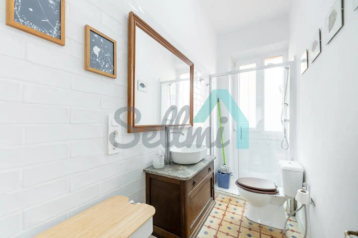 Bathroom of Flat for rent in Gijón   with Heating, Terrace and Furnished