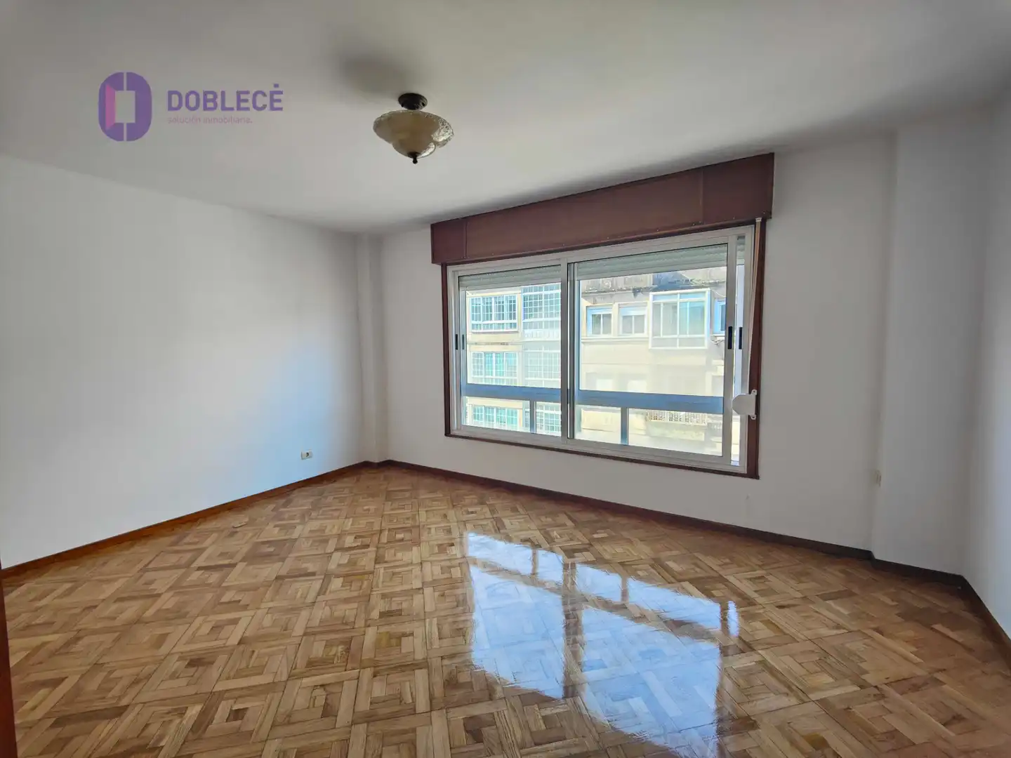 Habitación de Piso en venta en Vigo  con Calefacción, Parquet y Internet