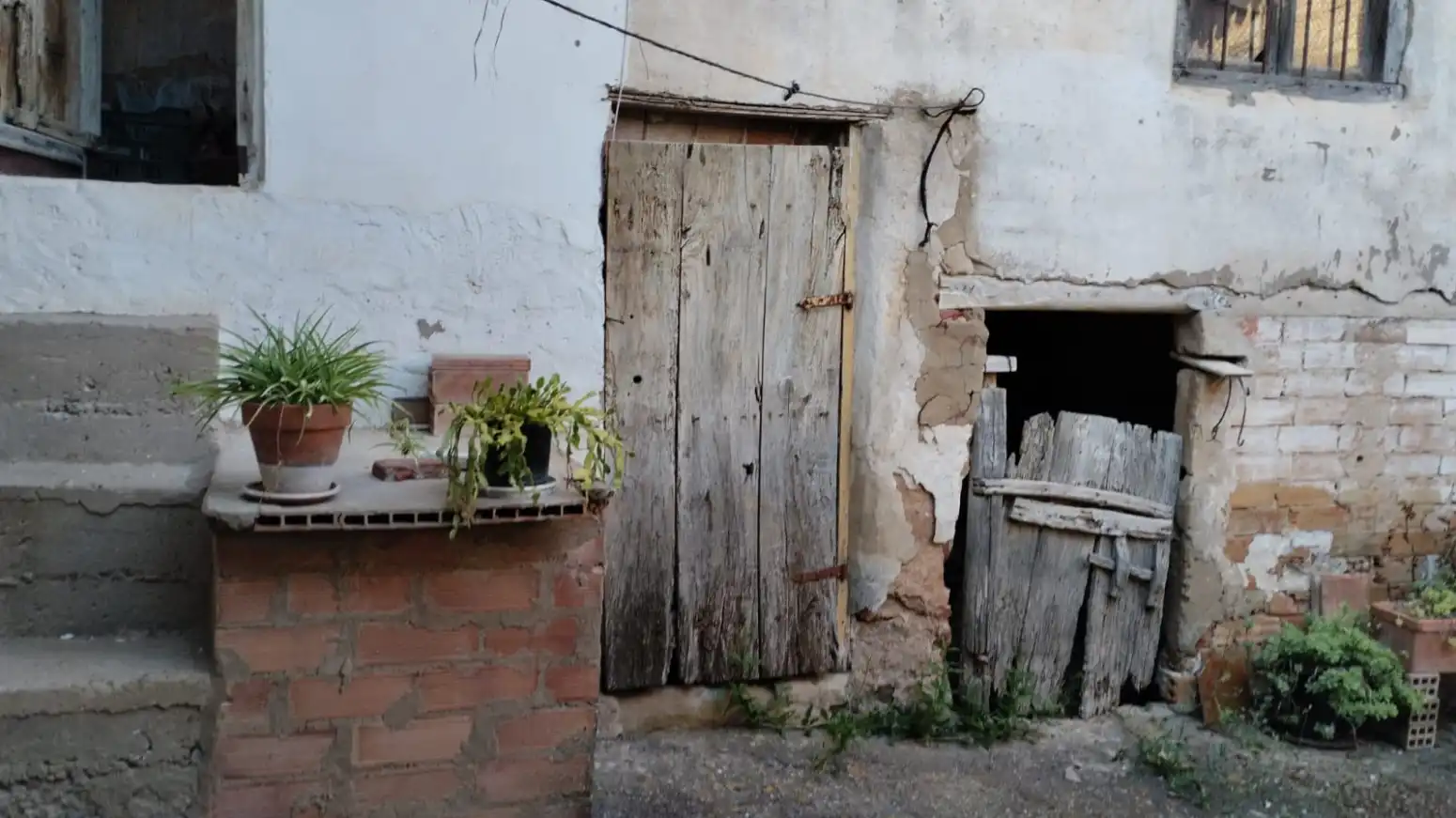 Vista exterior de Casa adosada en venda en El Redal amb Calefacció i Jardí privat
