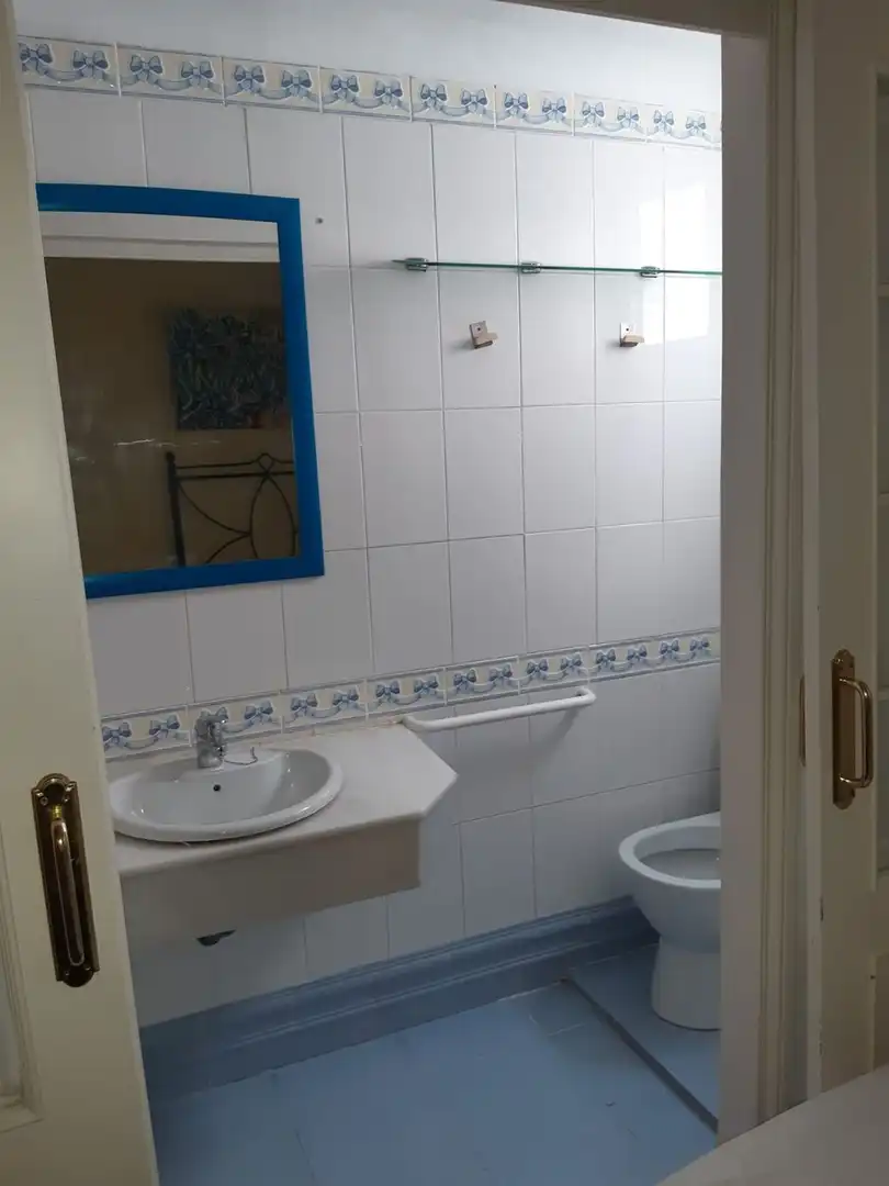 Baño de Piso de alquiler en Sevilla con Aire acondicionado, Amueblado y Horno
