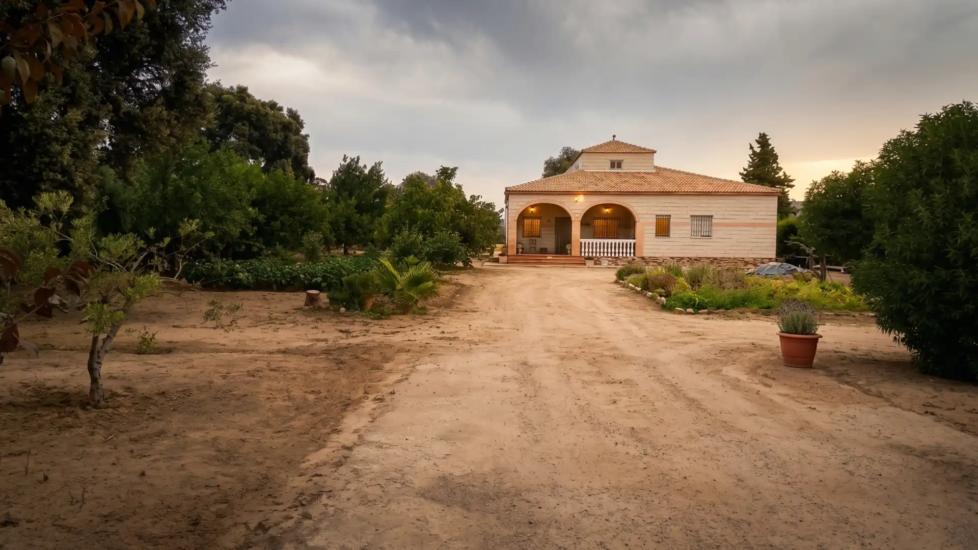 Vista exterior de Casa o chalet en venta en Linares con Calefacción, Jardín privado y Amueblado
