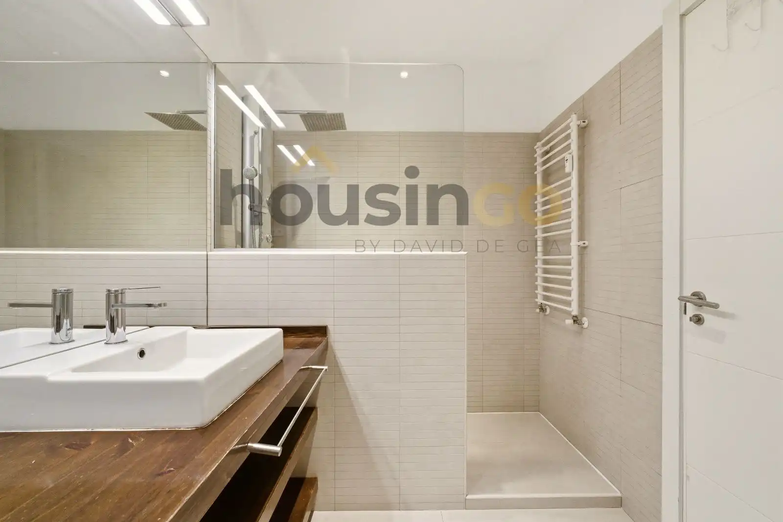 Bathroom of Flat for sale in Madrid  with Air Conditioner, Heating and Storage room