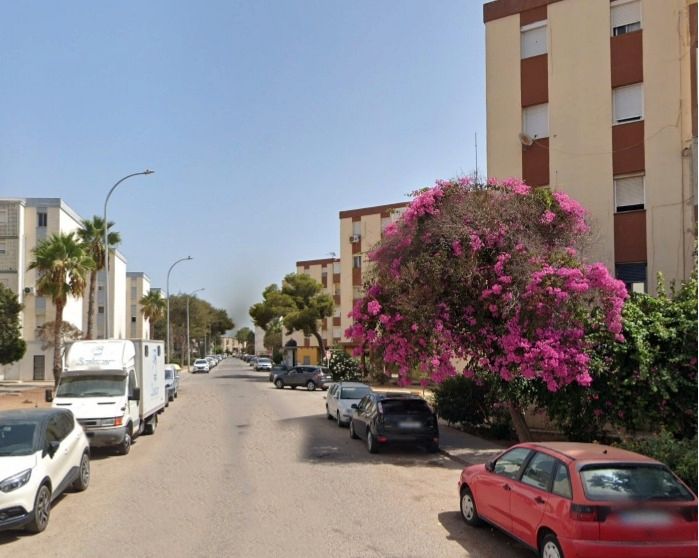 Vista exterior de Pis en venda en La Línea de la Concepción amb Terrassa