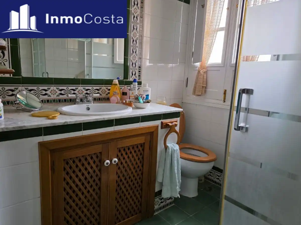 Bathroom of Flat for sale in La Línea de la Concepción  with Terrace