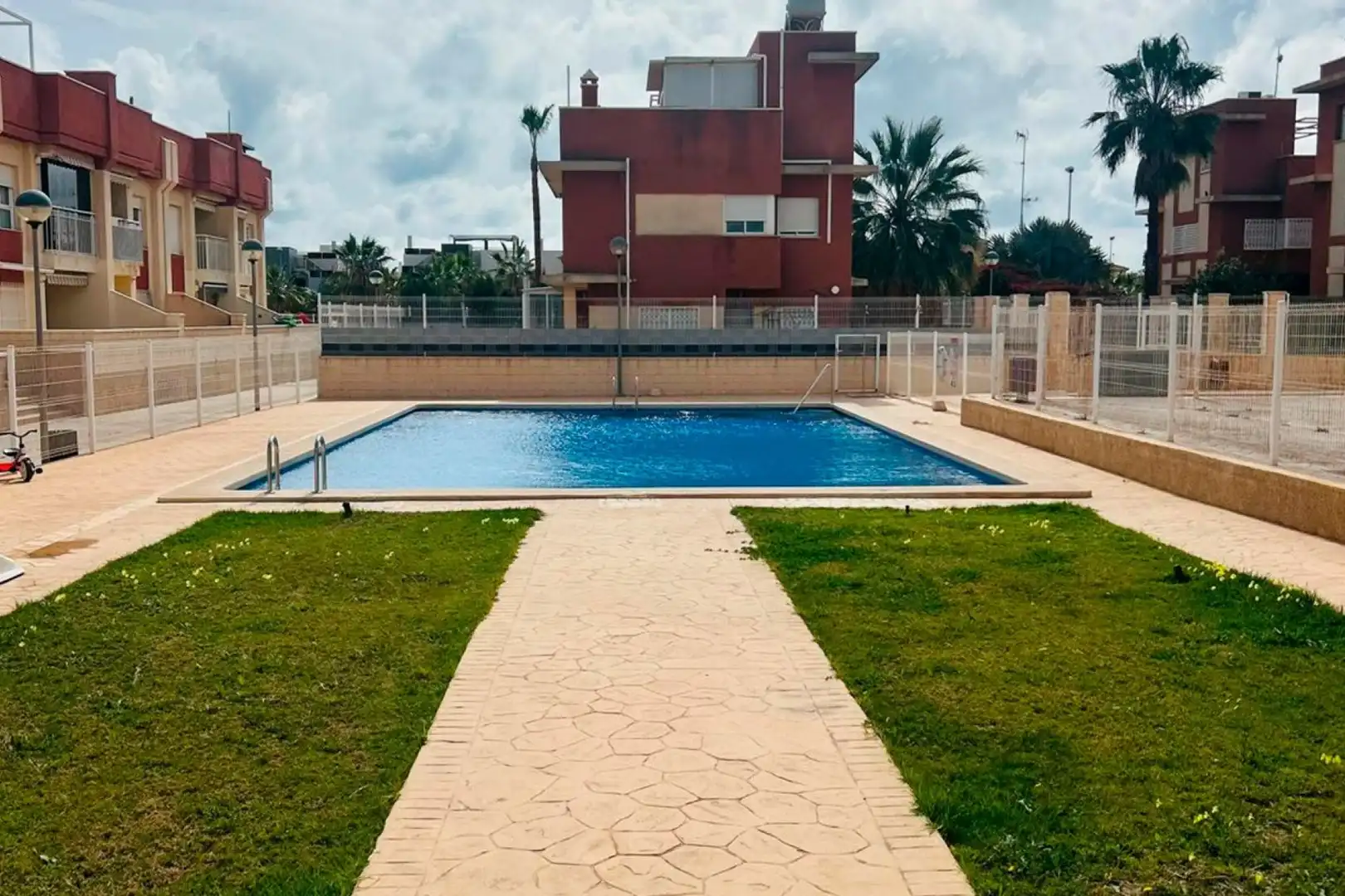 Piscina de Piso en venta en Orihuela con Aire acondicionado, Terraza y Balcón