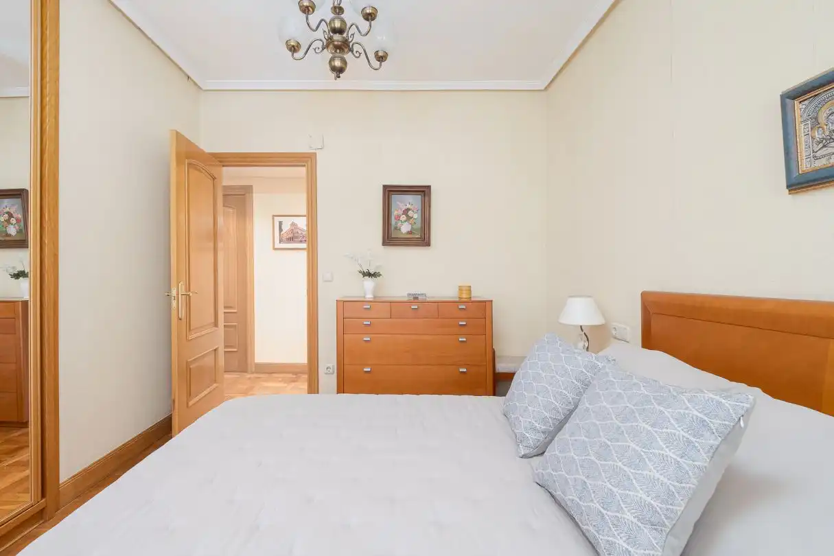Habitación de Piso en venta en Donostia - San Sebastián  con Calefacción, Trastero y Amueblado