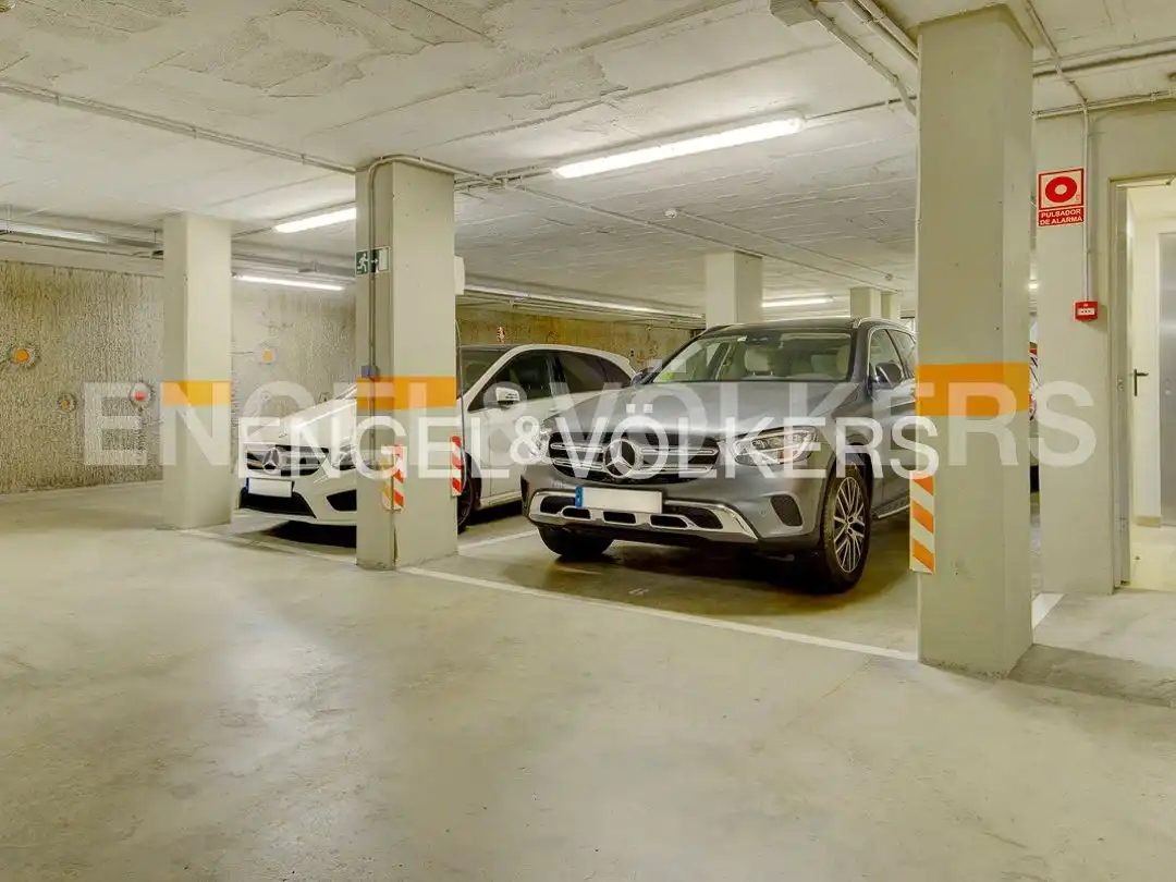 Parking of Flat for rent in Barcelona  with Air Conditioner, Heating and Parquet flooring