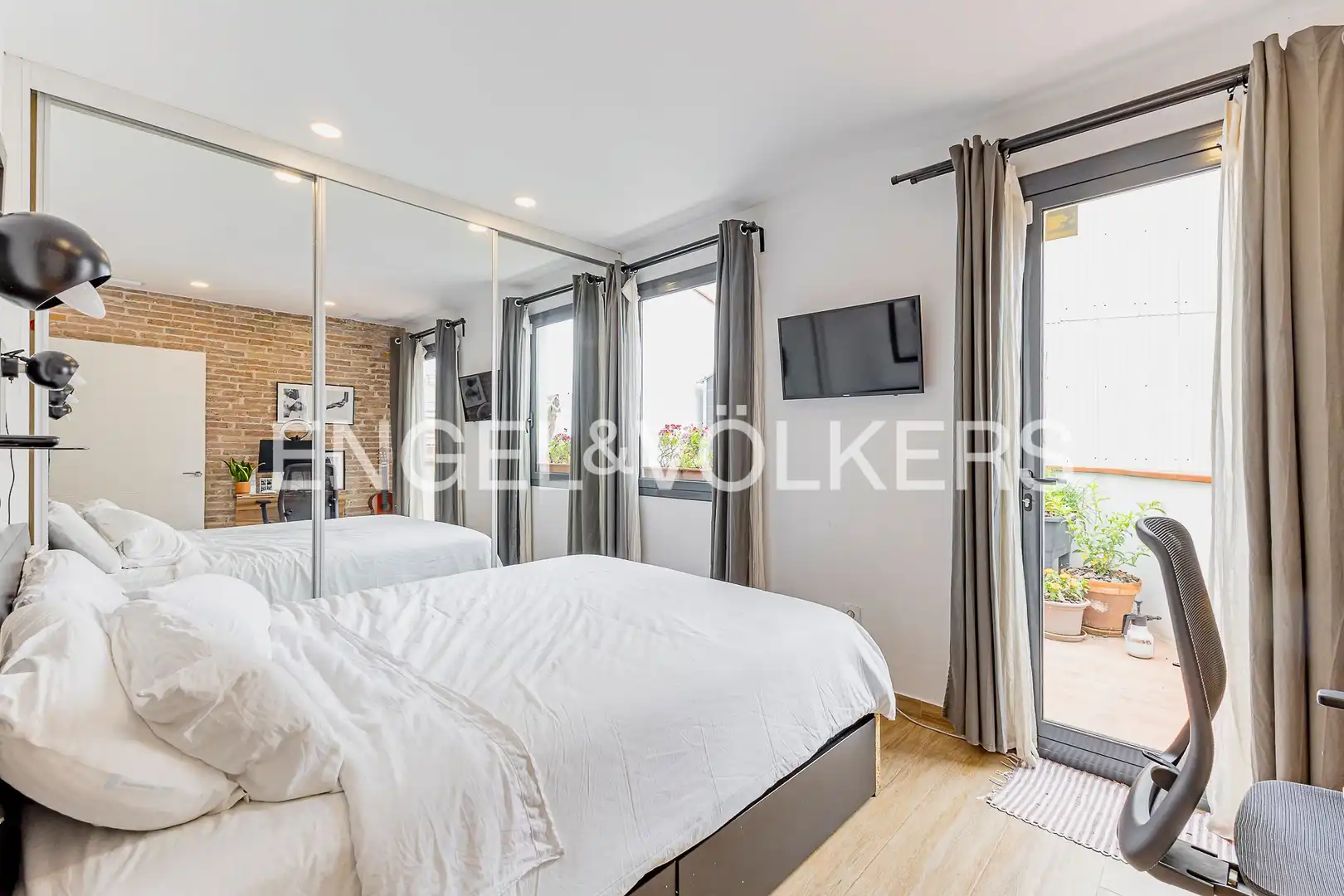 Habitación de Ático en venta en Barcelona con Aire acondicionado, Calefacción y Parquet