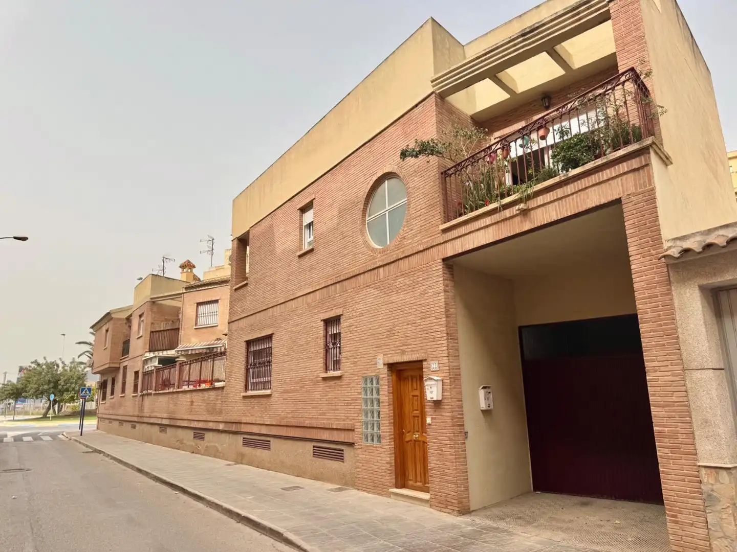 Vista exterior de Casa o xalet en venda en Orihuela amb Aire condicionat, Calefacció i Jardí privat