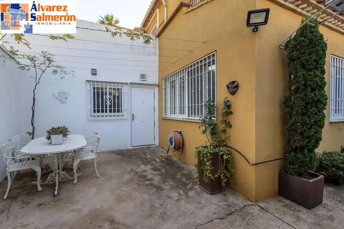 Houses for sale in Calle ZORAYA, Camino de los Neveros - Serrallo