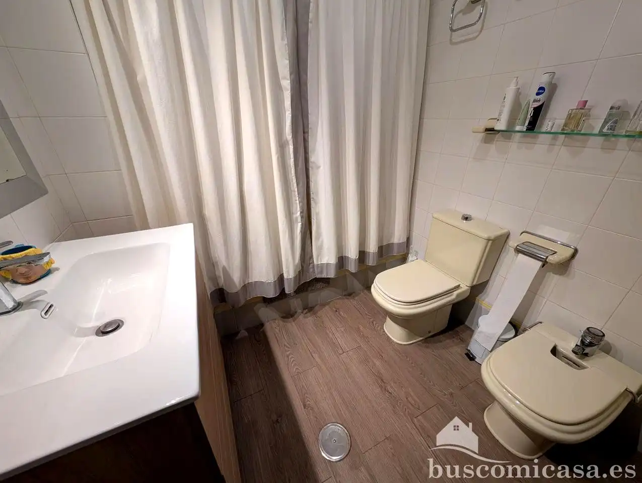 Baño de Dúplex en venta en Linares con Aire acondicionado, Terraza y Trastero