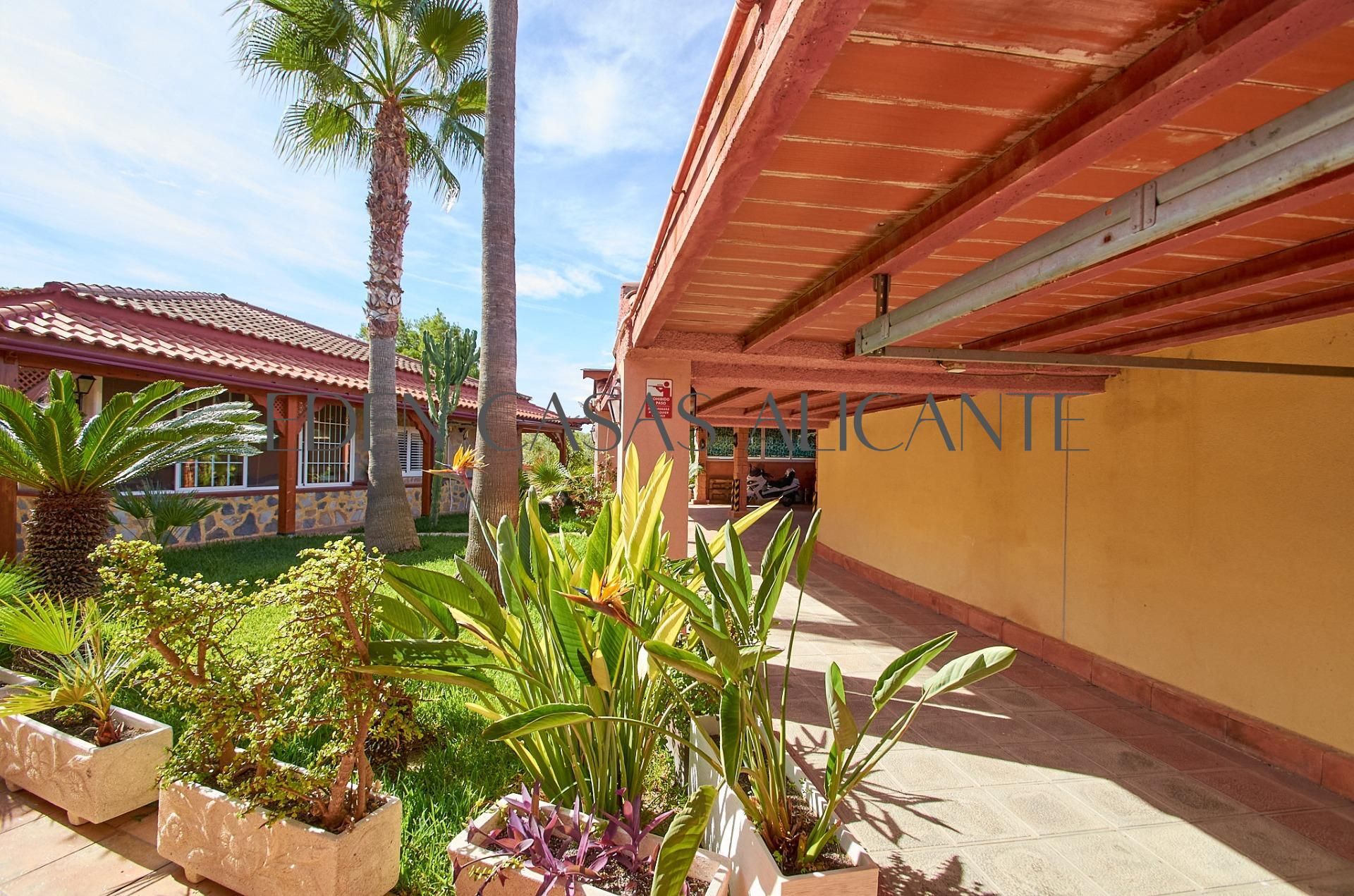 Vista exterior de Finca rústica en venda en Busot amb Aire condicionat, Calefacció i Jardí privat