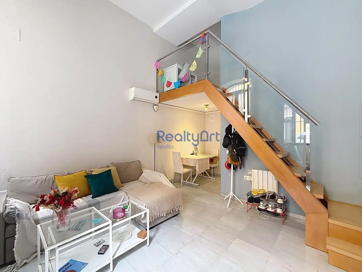 Sala d'estar de Dúplex en venda en Sevilla amb Aire condicionat i Calefacció
