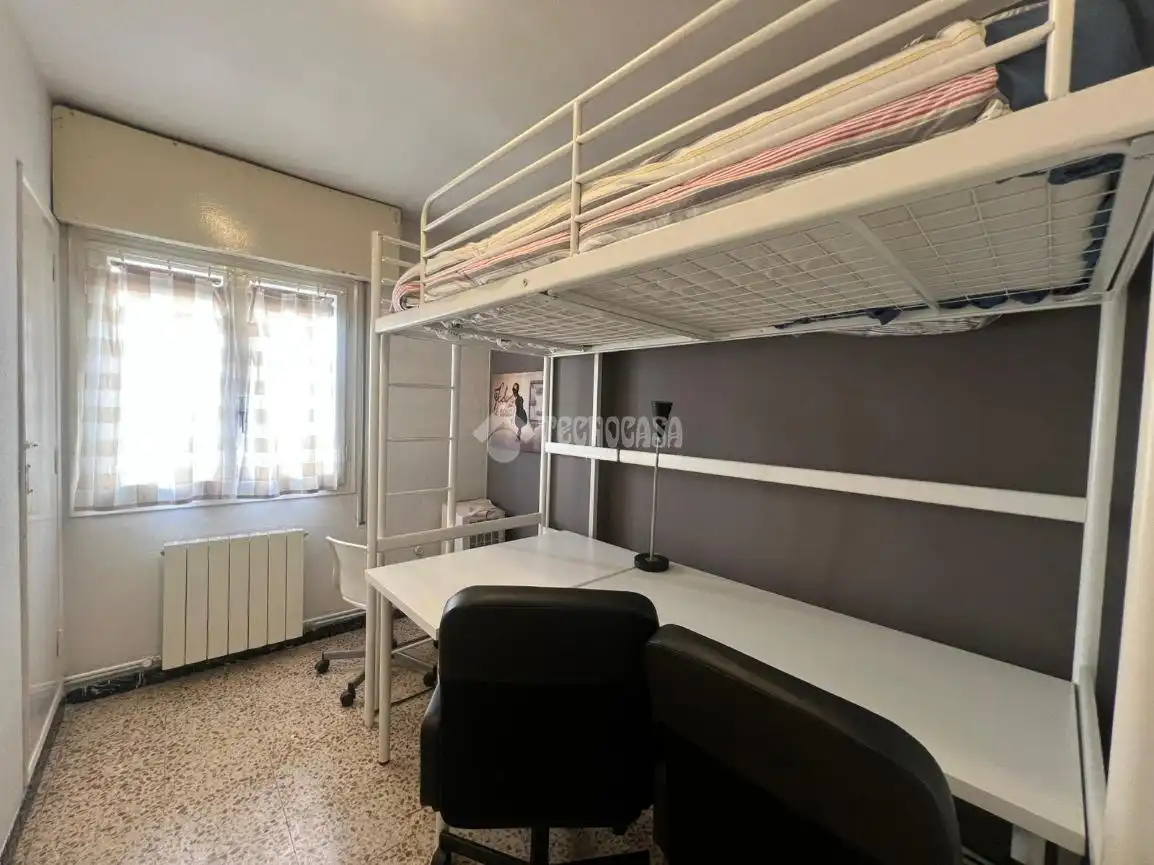 Dormitori de Pis en venda en Zaragoza amb Calefacció, Moblat i Balcó
