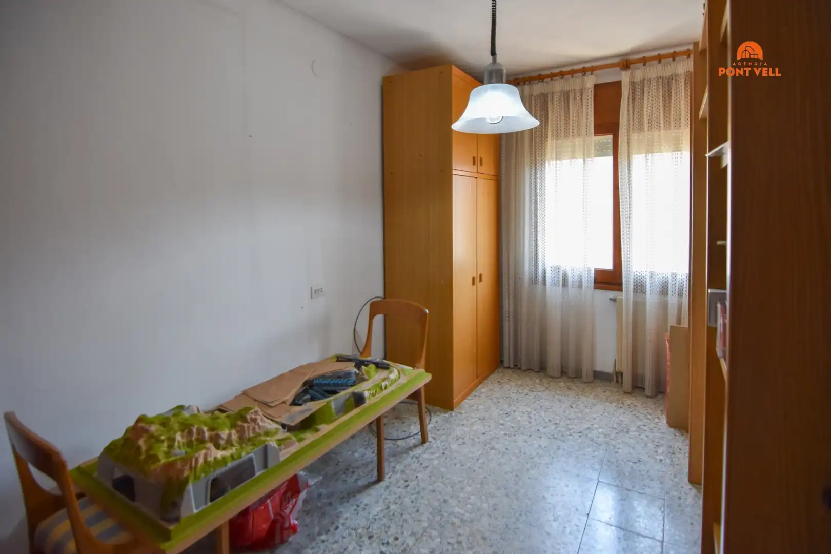 Habitación de Ático en venta en La Bisbal d'Empordà con Calefacción, Terraza y Balcón