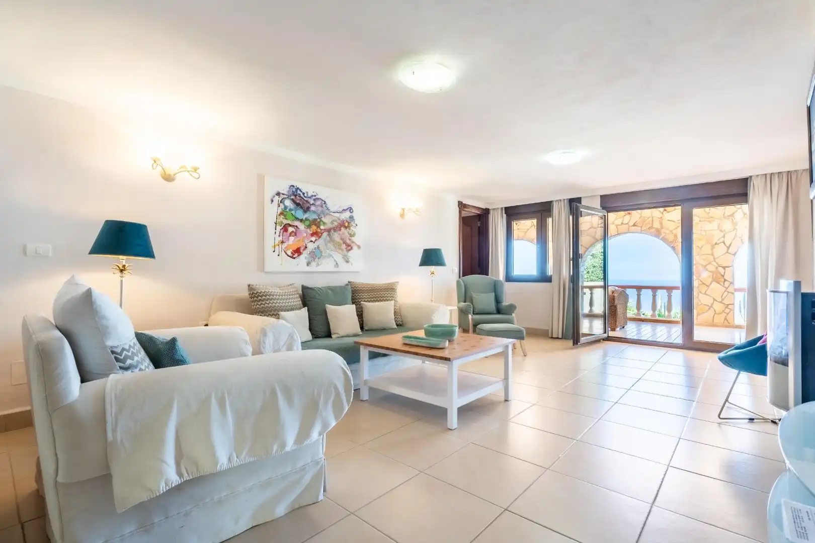 Sala d'estar de Casa o xalet en venda en Guía de Isora amb Aire condicionat, Jardí privat i Terrassa