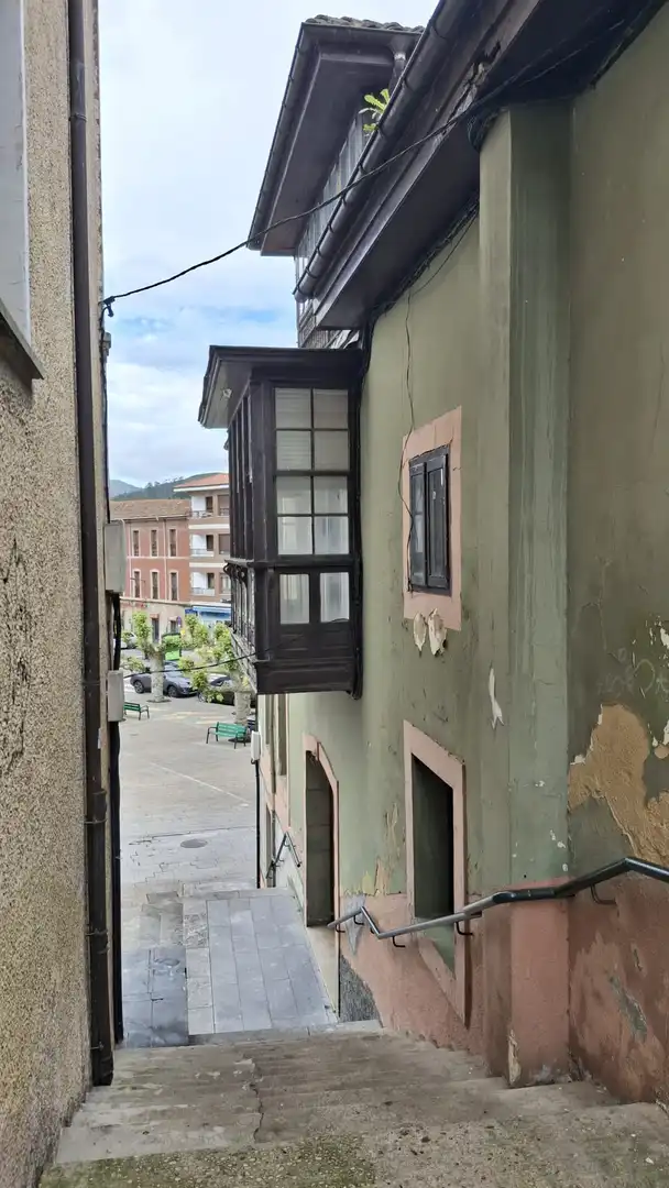 Vista exterior de Edificio en venta en Llanes