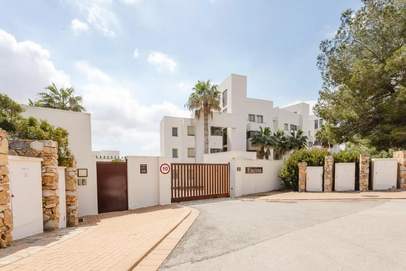 Vista exterior de Apartament en venda en Orihuela amb Aire condicionat, Calefacció i Jardí privat