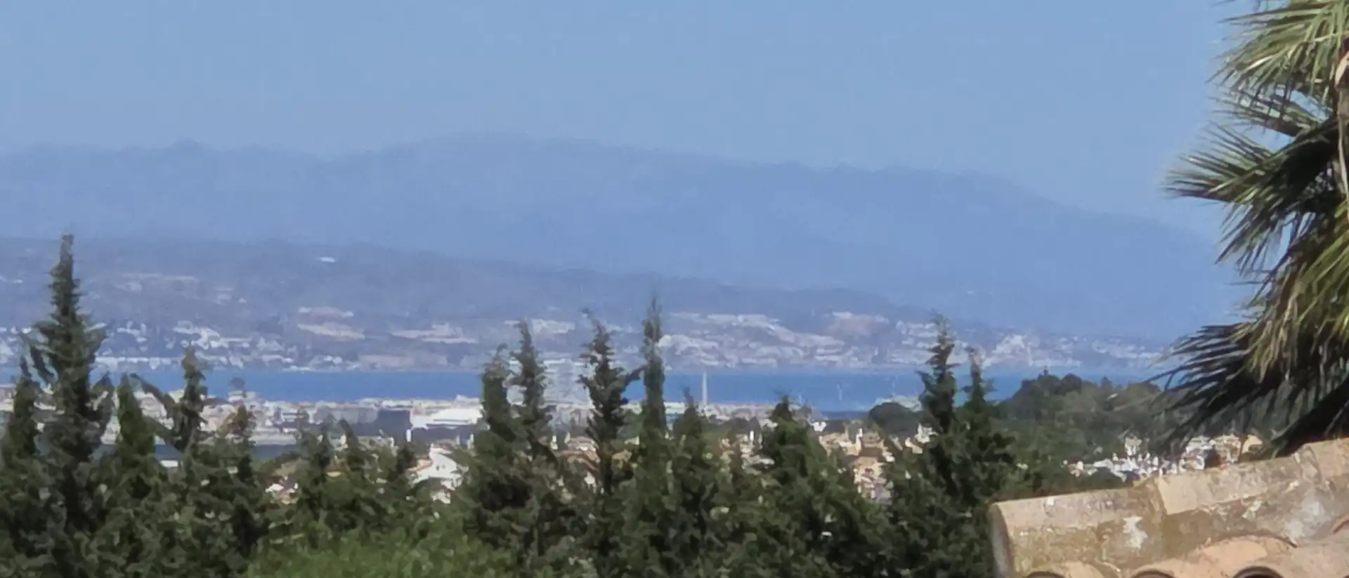 Außenansicht von Einfamilien-Reihenhaus zum Verkauf in Alhaurín de la Torre mit Klimaanlage, Privatgarten und Terrasse