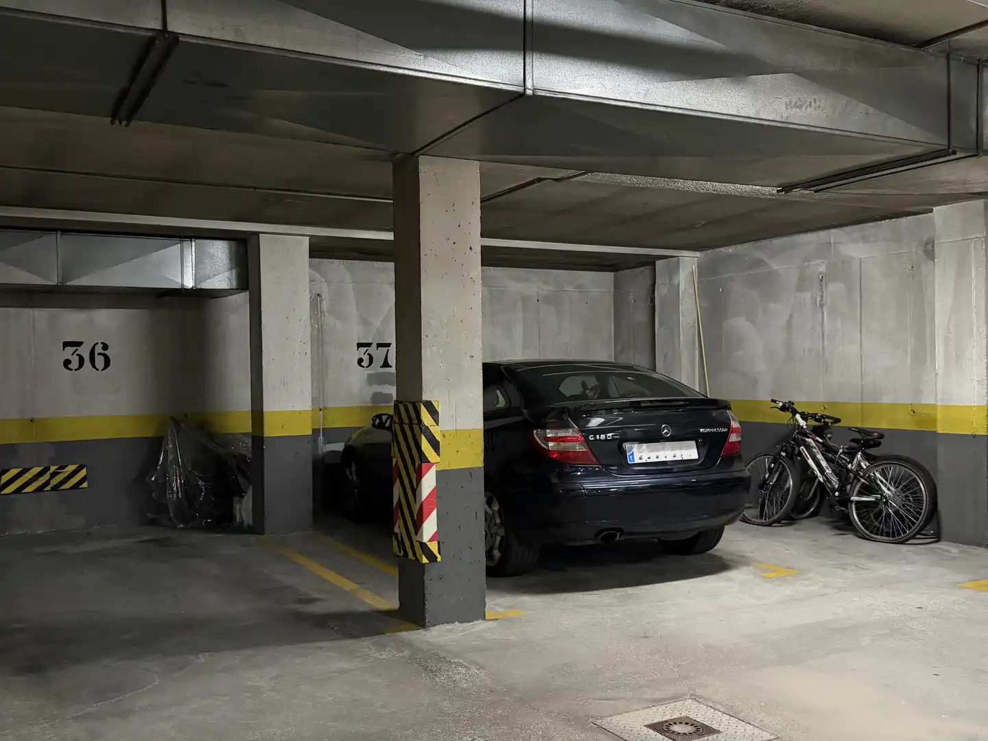 Aparcament de Pis en venda en Tres Cantos amb Calefacció, Terrassa i Moblat