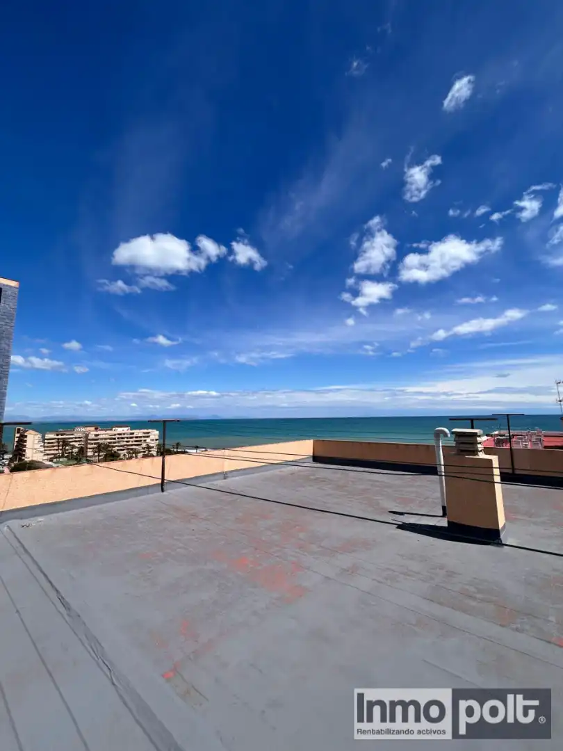 Terrassa de Apartament de lloguer en Torrevieja amb Jardí privat, Moblat i Forn