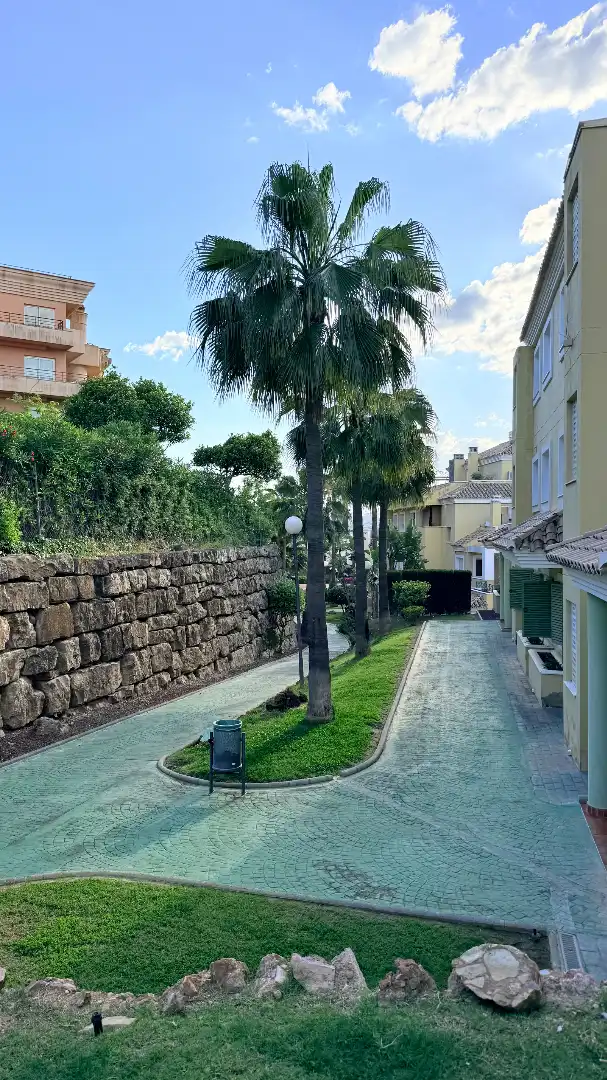 Außenansicht von Wohnung zum Verkauf in Marbella mit Klimaanlage, Terrasse und Abstellraum