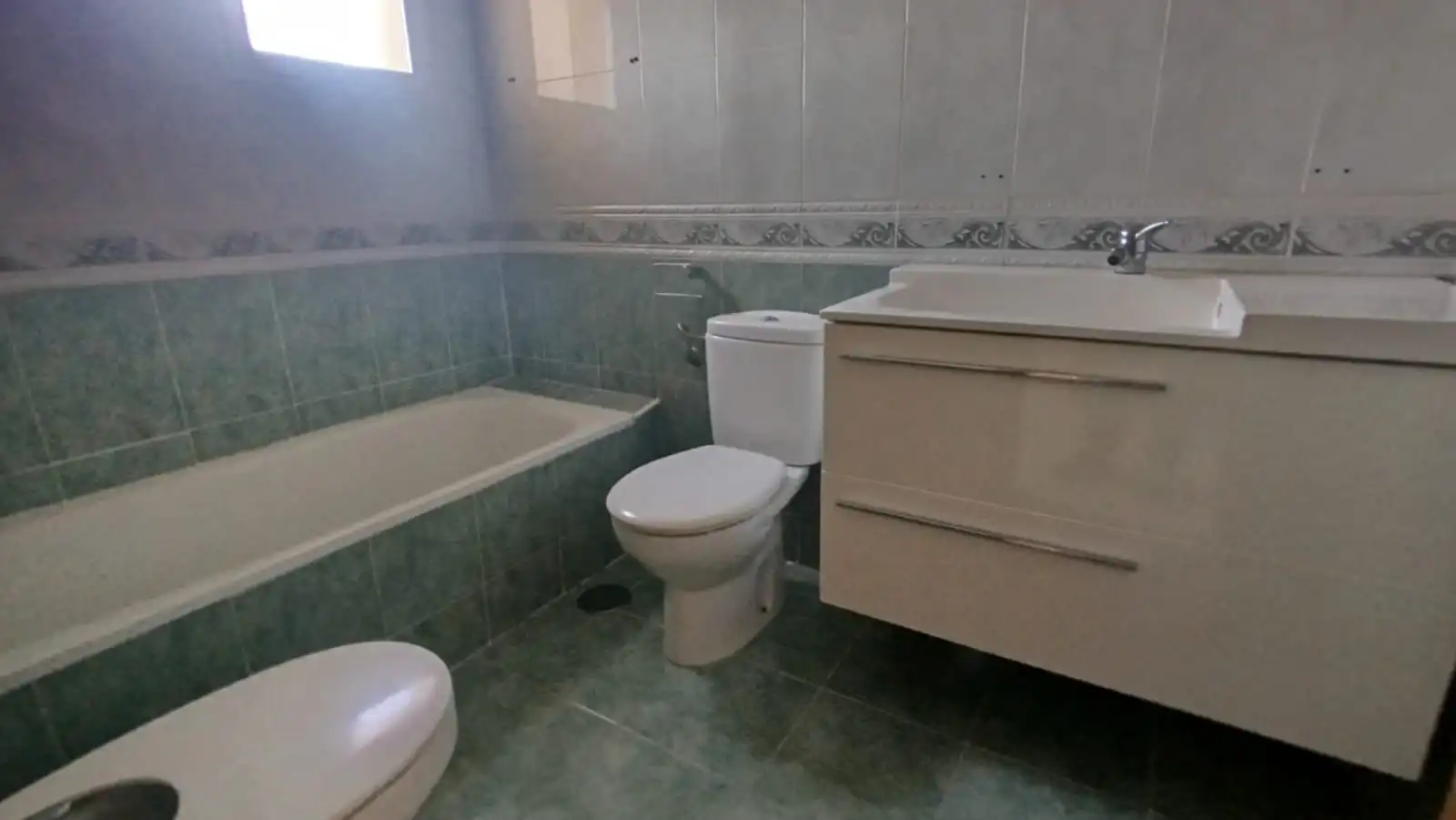 Bany de Casa adosada en venda en Uceda amb Calefacció, Jardí privat i Parquet