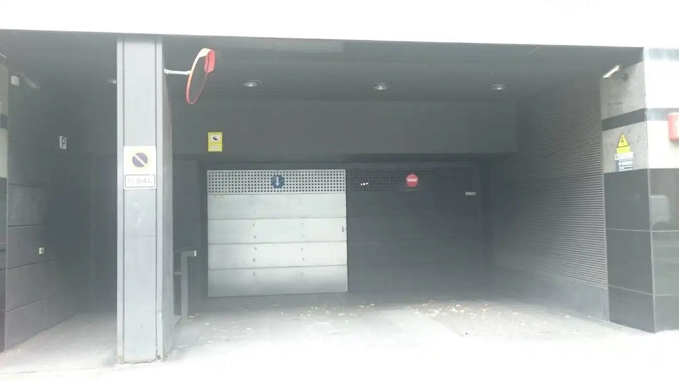 Einzelparkplatz zur Miete in Carrer del Consell de Cent, imagen 2