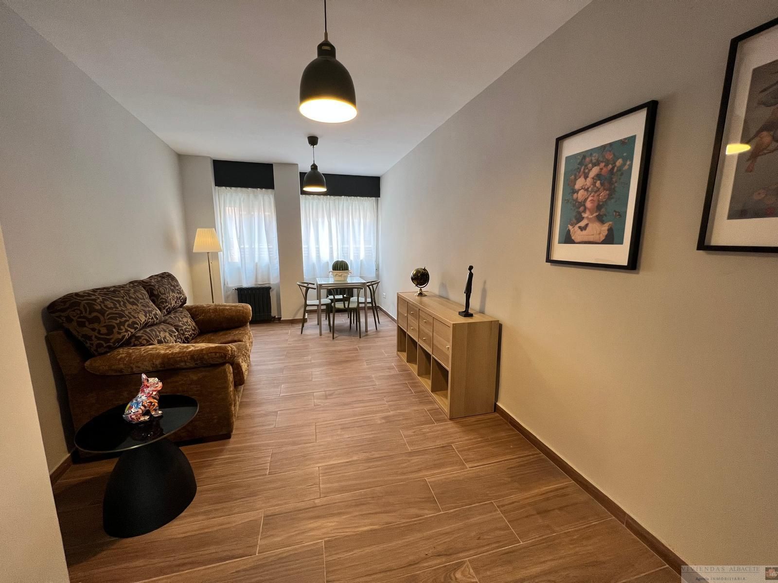 Sala d'estar de Apartament de lloguer en  Albacete Capital amb Calefacció, Terrassa i Moblat