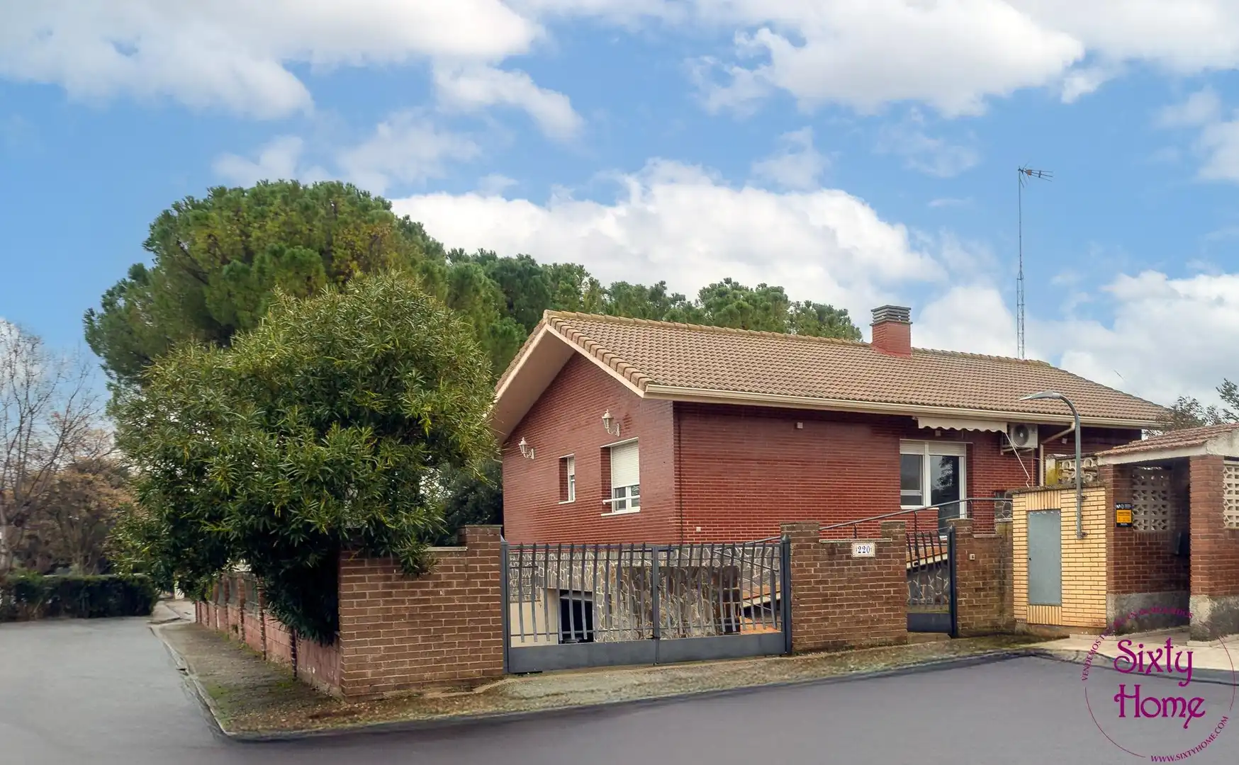 Exterior view of Houses for sale in Zaragoza  with Heating, Private garden and Terrace