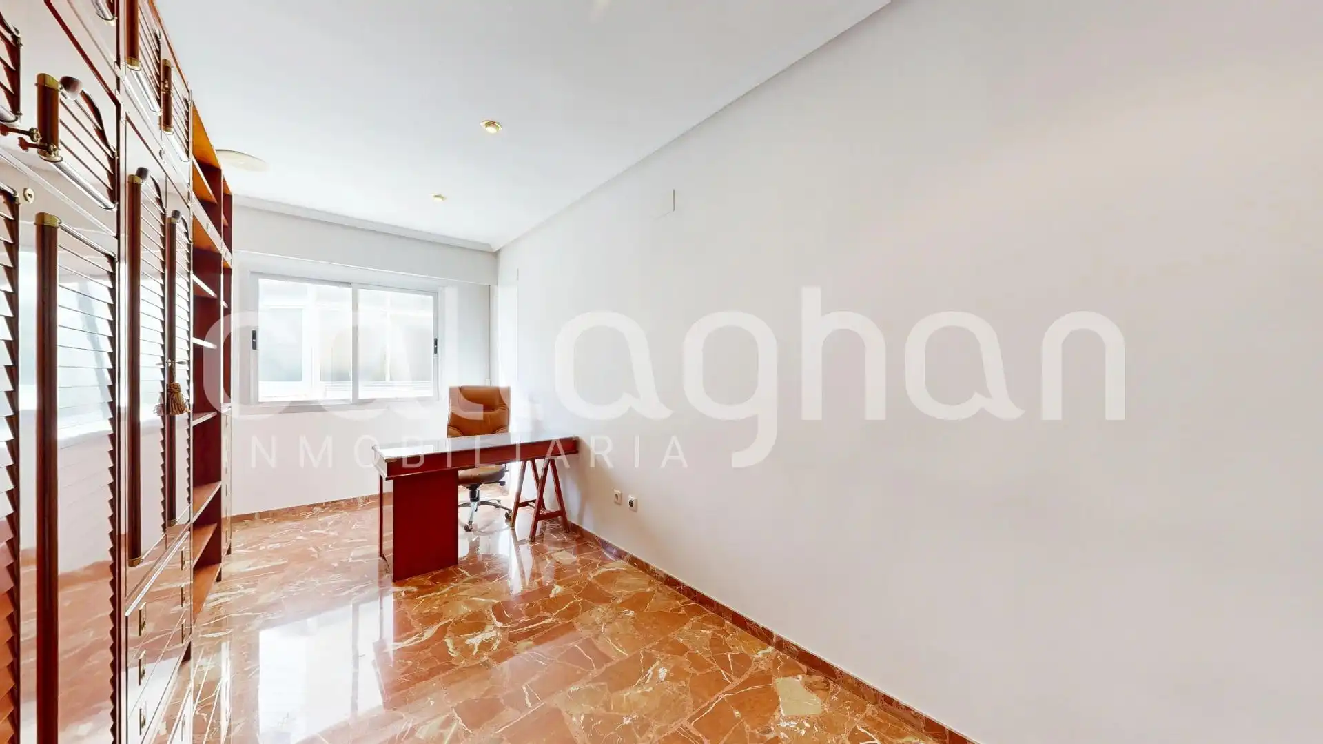 Piso en venta en Valencia con Calefacción, Terraza y Balcón