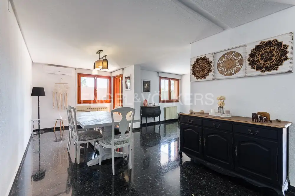 Vista exterior de Casa o xalet en venda en Paterna amb Aire condicionat, Calefacció i Jardí privat