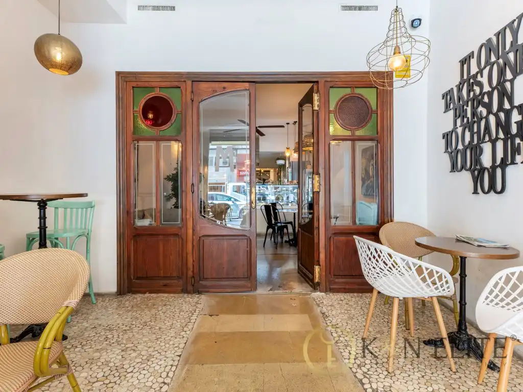Local comercial en traspaso en Calle Angel Lozano