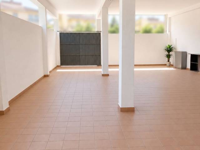 Local comercial en Alquiler en Avenida de los Narejos, 17 en Centro