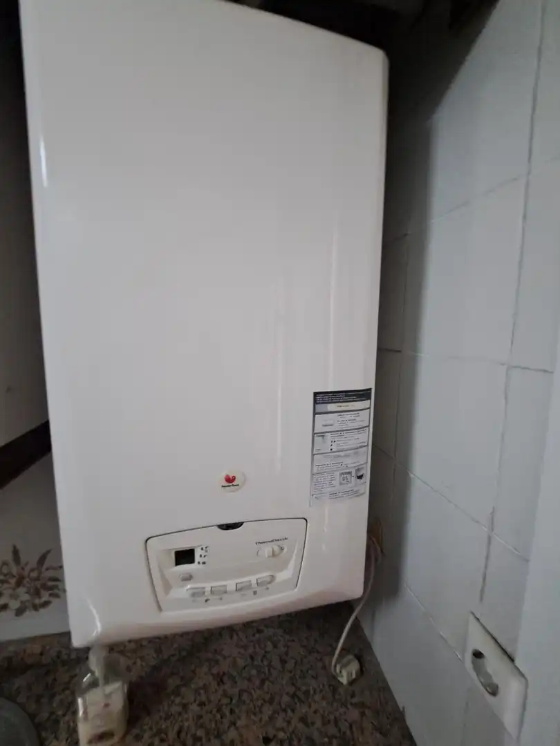 Bathroom of Flat for sale in Zaragoza  with Heating, Terrace and Storage room