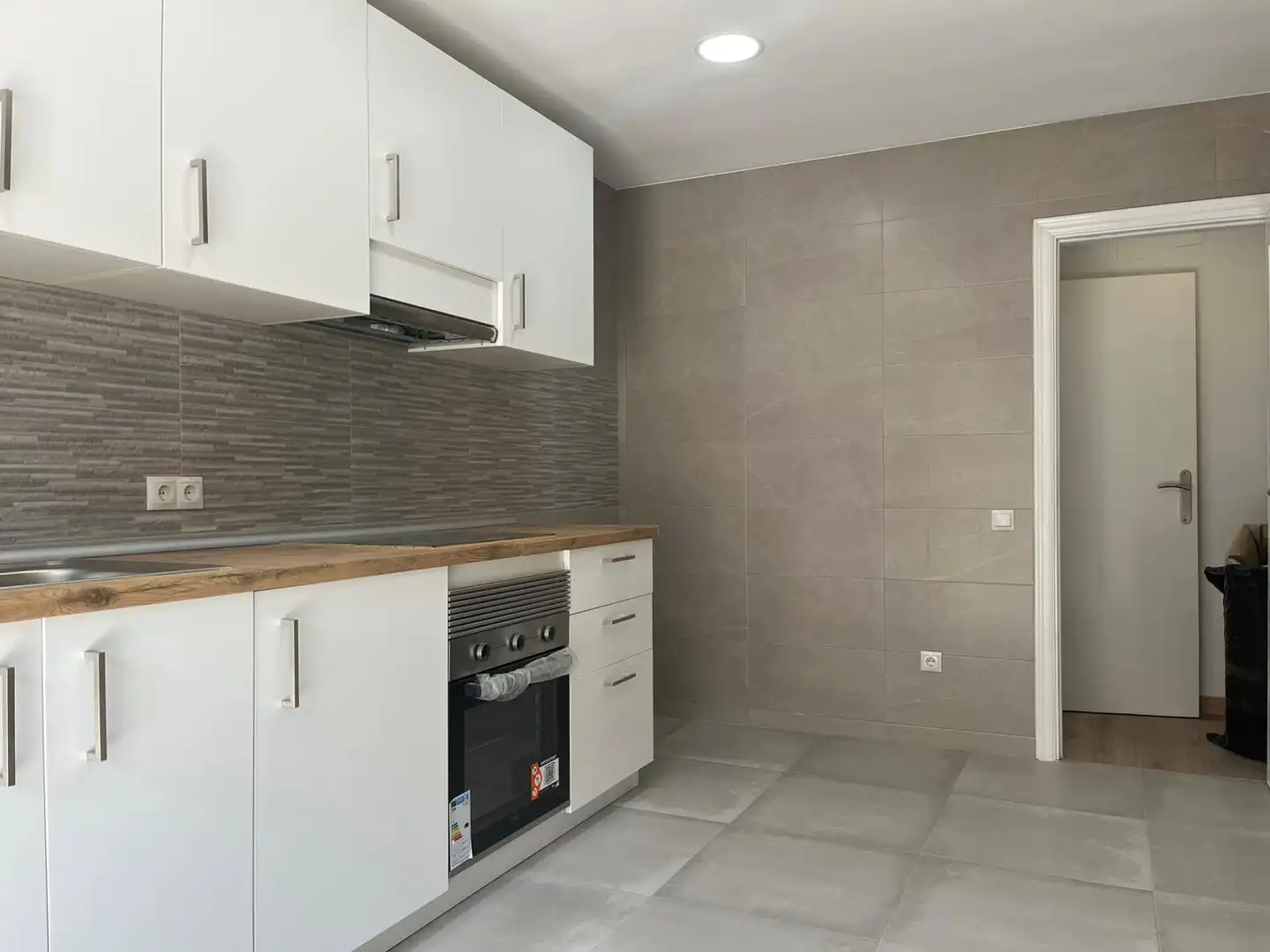 Kitchen of Flat for sale in Sabadell  with Air Conditioner, Heating and Private garden