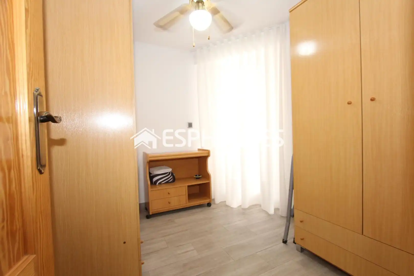 Habitación de Apartamento en venta en Guardamar del Segura con Terraza, Trastero y Amueblado