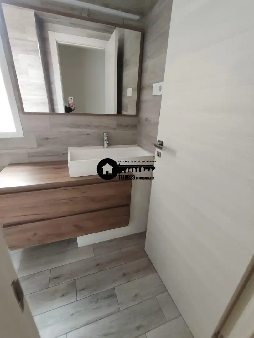 Badezimmer von Wohnung zur Miete in Albacete mit Heizung und Balkon