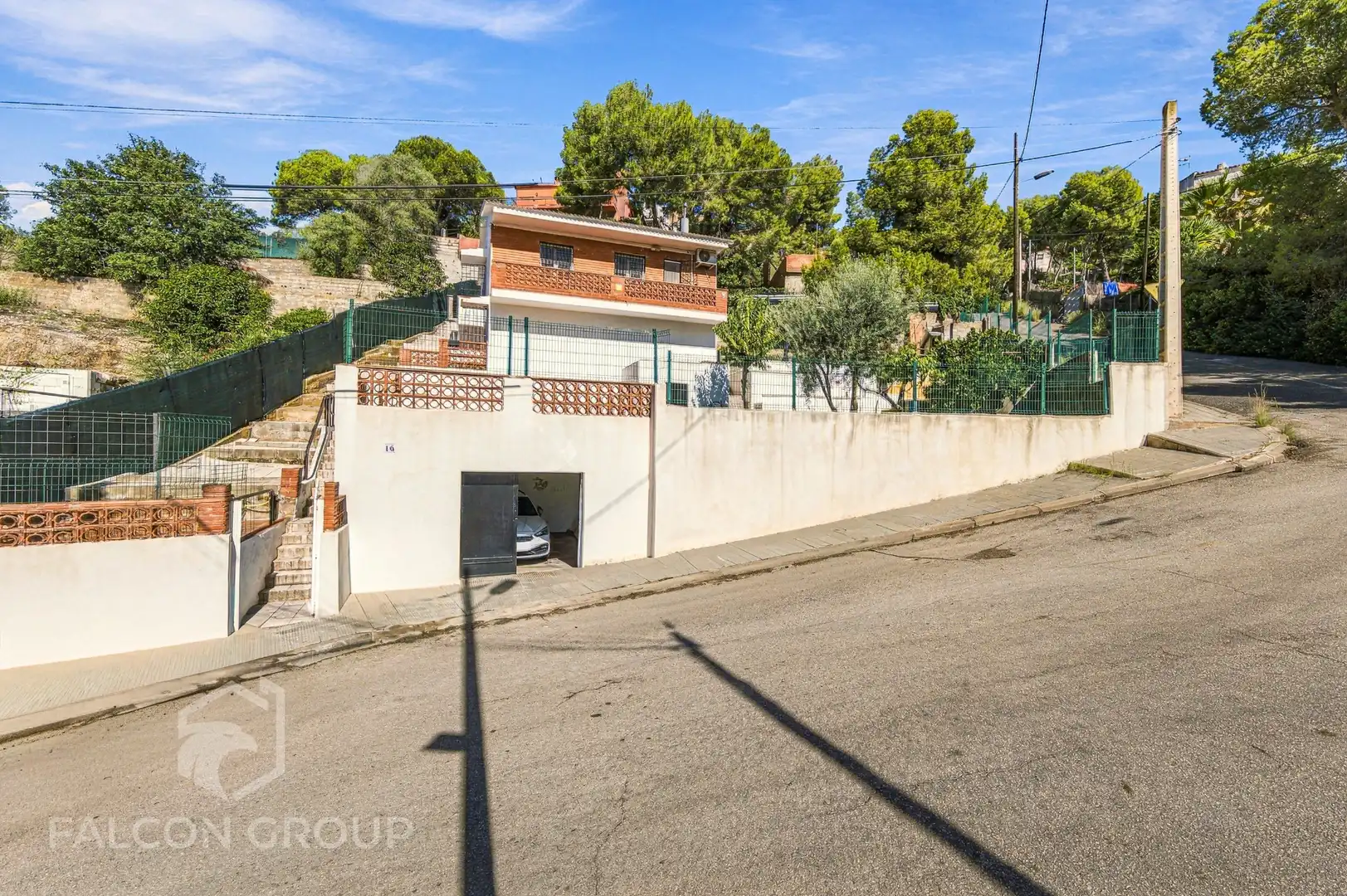 Casa amb terrassa en venda a Carrer Dublín