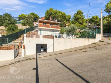 House with balcony for sale in Carrer Dublín