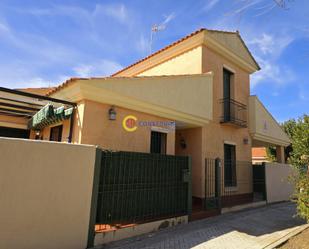 Vista exterior de Casa o xalet de lloguer en Calera y Chozas amb Calefacció, Terrassa i Traster