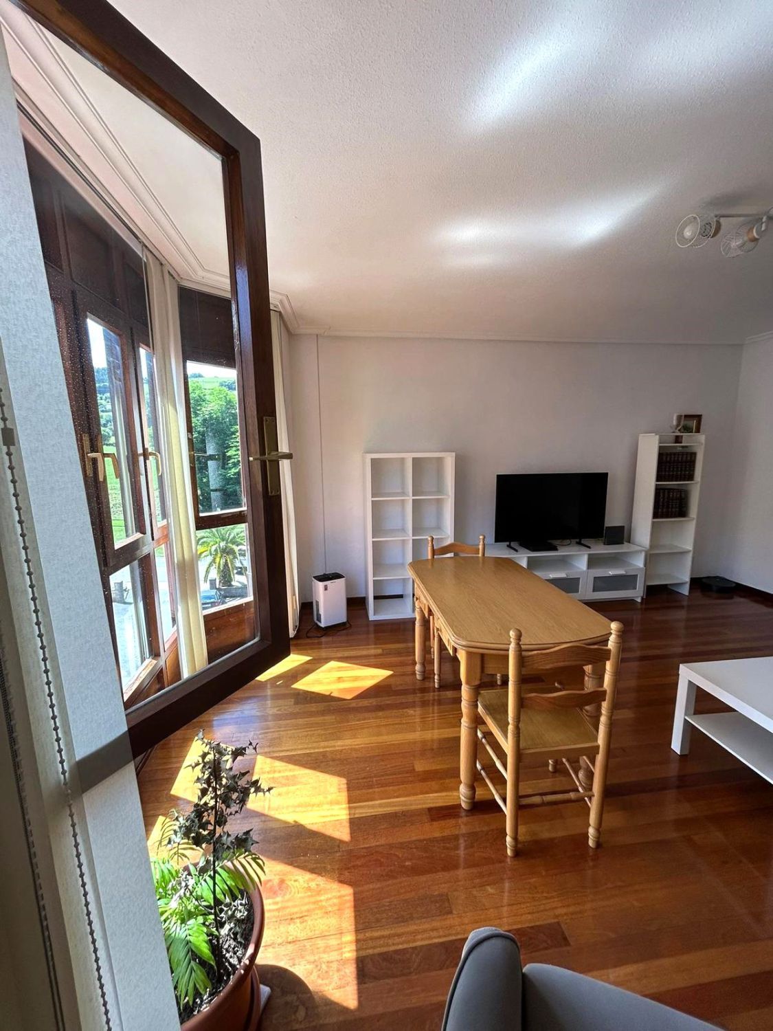 Menjador de Pis en venda en Hazas de Cesto amb Terrassa i Balcó