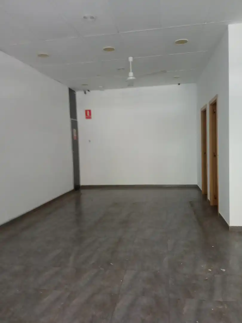 Local de lloguer en Valencia amb Parquet