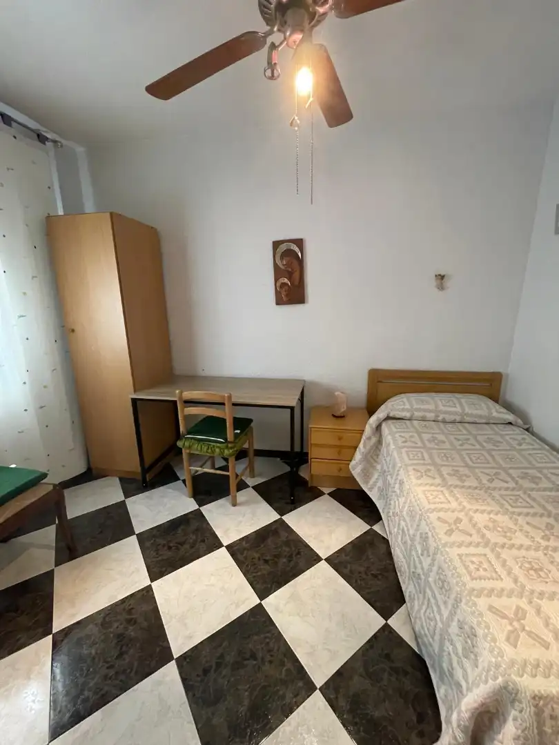 Bedroom of Flat for rent in Granada  with Furnished, Oven and Washing machine