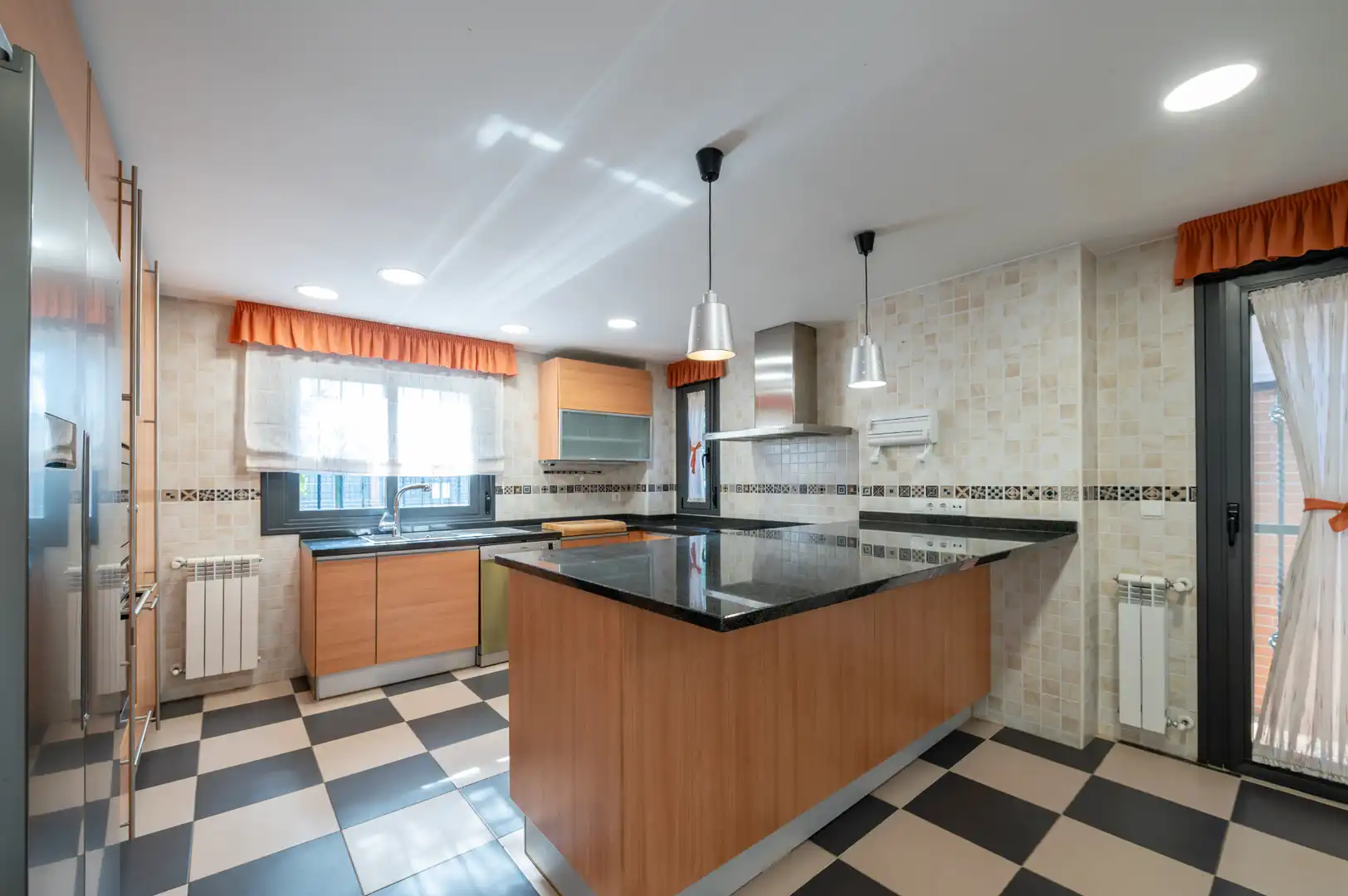 Cuina de Casa o xalet en venda en Las Rozas de Madrid amb Aire condicionat, Calefacció i Jardí privat
