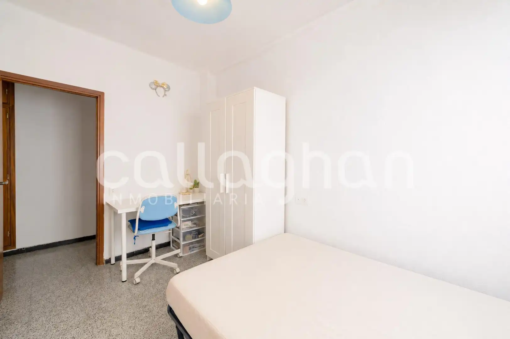 Schlafzimmer von Wohnung zum Verkauf in Valencia mit Möbliert und Balkon