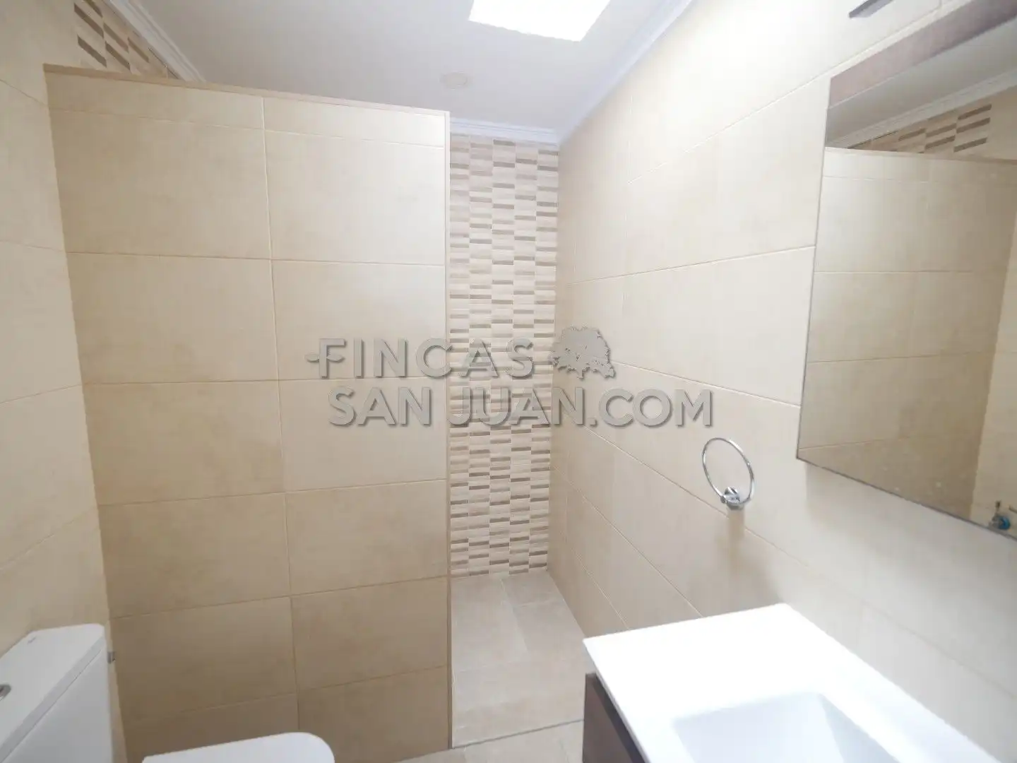 Baño de Piso de alquiler en Sant Joan d'Alacant con Aire acondicionado y Balcón