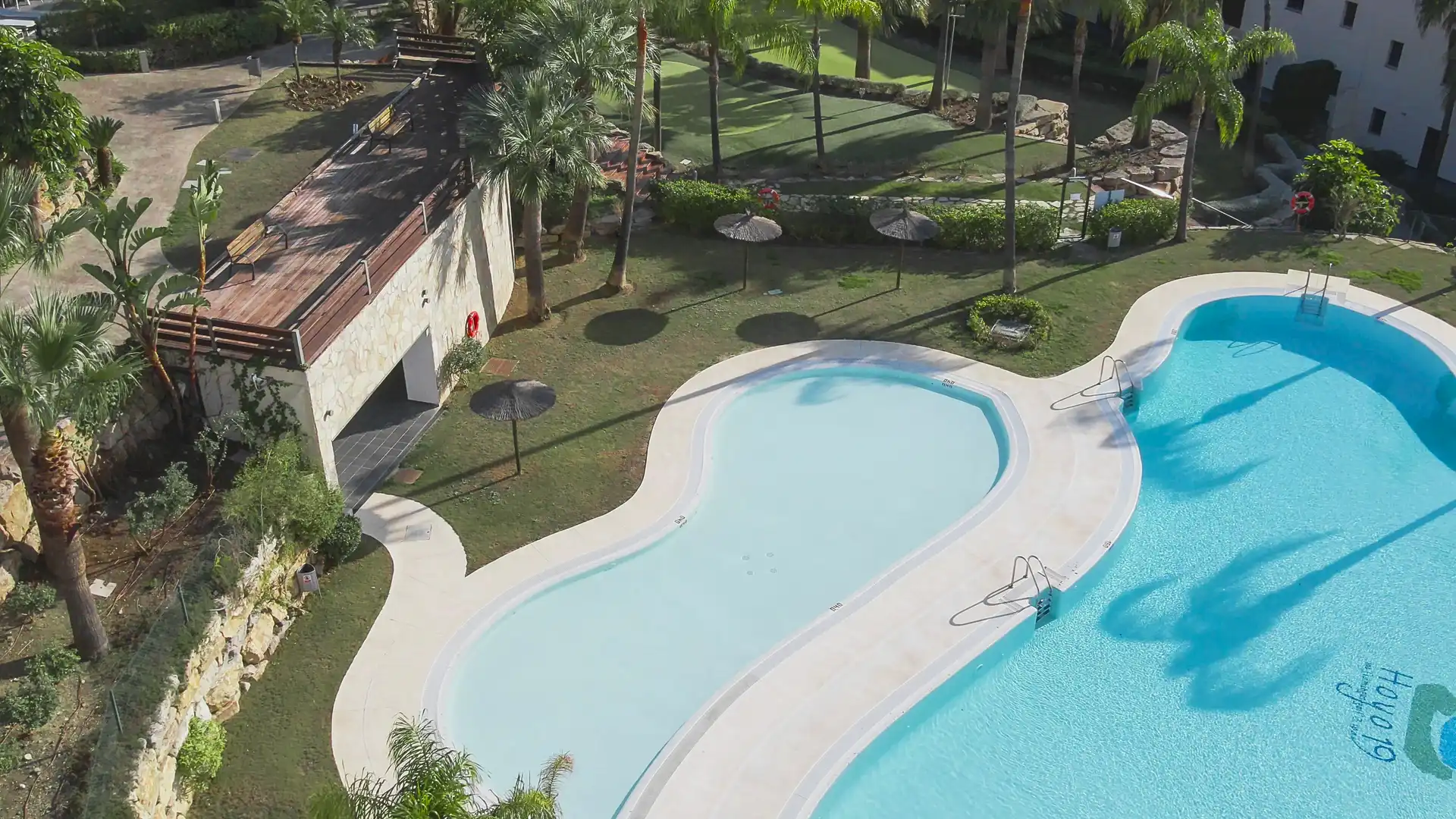 Piscina de Apartamento en venta en Benahavís con Aire acondicionado, Terraza y Trastero