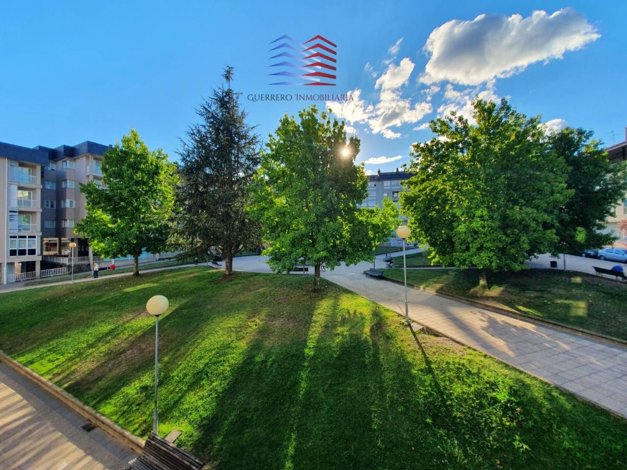 Jardí de Pis de lloguer en Ourense Capital  amb Calefacció, Parquet i Traster