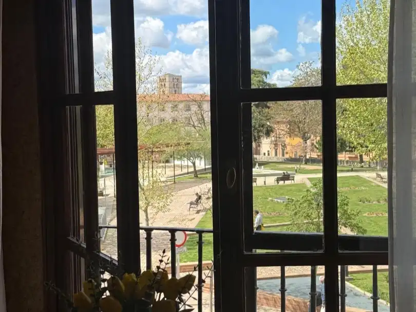 Außenansicht von Wohnung zur Miete in Zamora Capital  mit Terrasse und Balkon